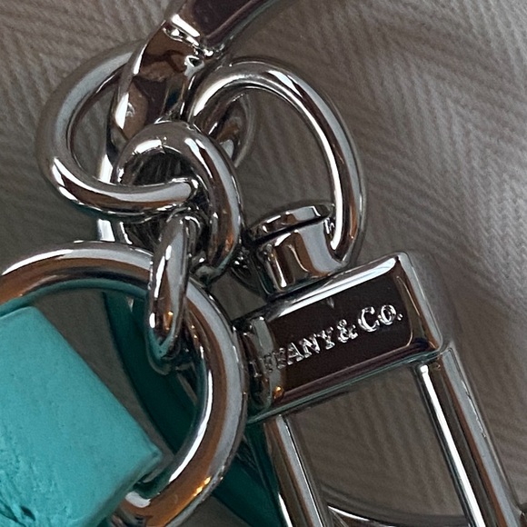 Tiffany & Co. ネイビー レザー キーホルダー New, Tiffany & Co. Leather Key Holder. Authentic. Signature